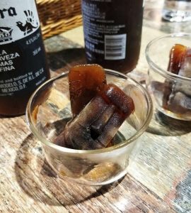 林口美食推薦|眼睛跟嘴巴一起飽的人氣拍照餐廳 6 林口植牙 萊德牙醫 水雷射 冰啤酒 林口餐酒館