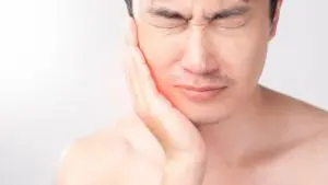 a-man-suffering-in-his-teeth-problem-BM297GS (1)