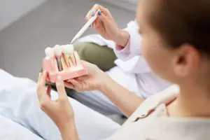 explaining tooth implantation 2021 09 24 03 58 10 utc 2 1