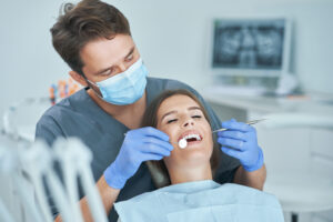 male dentist and woman in dentist office 2023 11 27 05 16 13 utc
