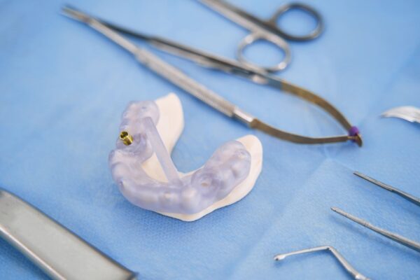 teeth-model-with-metal-implant-and-dental-tools-2022-03-31-17-41-56-utc (4) (1)